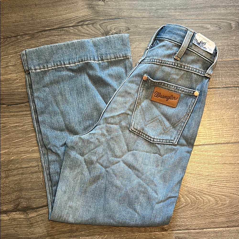 Wrangler High Rise Light Wash Wide Leg Crop